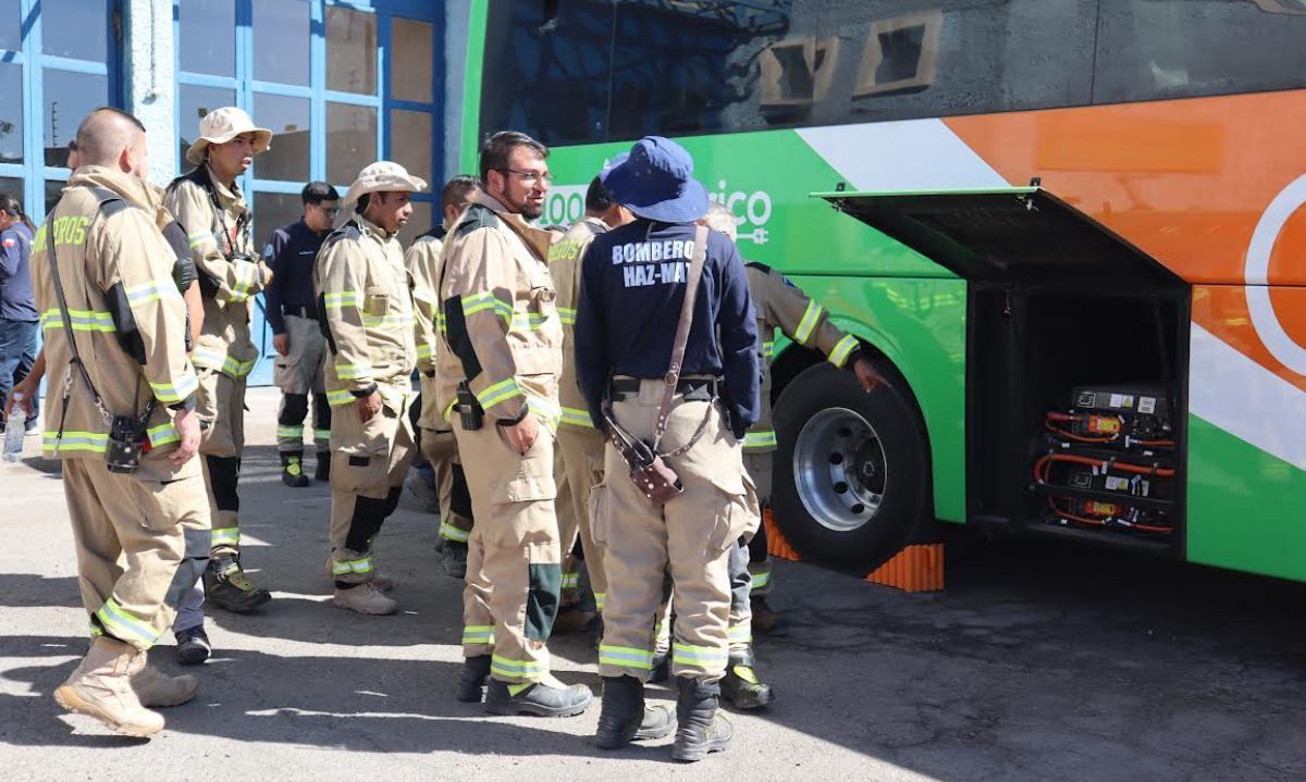 Radomiro Tomic capacitó a bomberos de Calama y a su Brigada en atención de emergencias en equipos 100% eléctricos