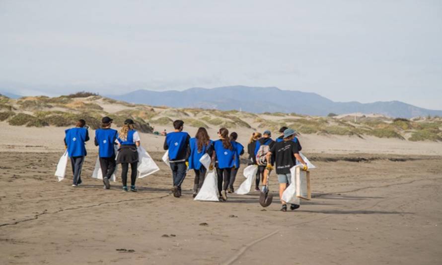 Iniciativa estudiantil logra retirar cerca de 5 toneladas de basura de las playas