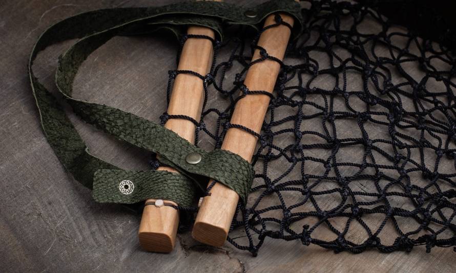 Empresa Mochacó recupera redes de pesca para fabricar bolsas y morrales