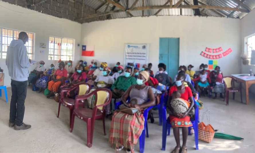 Mujeres en Kenia reciben material educativo innovador elaborado por estudiantes de AIEP