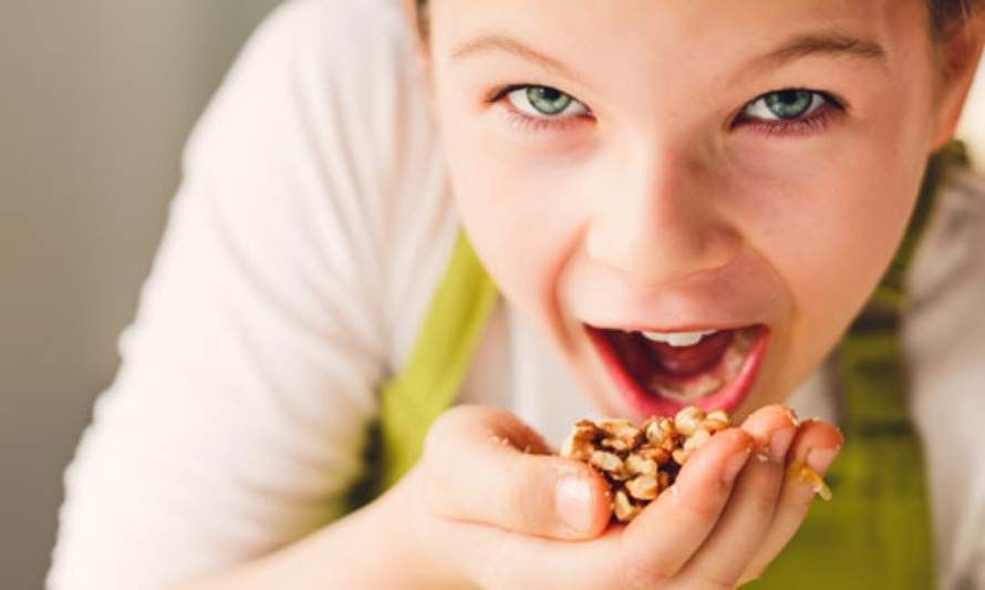 ¿Cómo fomentar el consumo de frutos secos en los niños? 