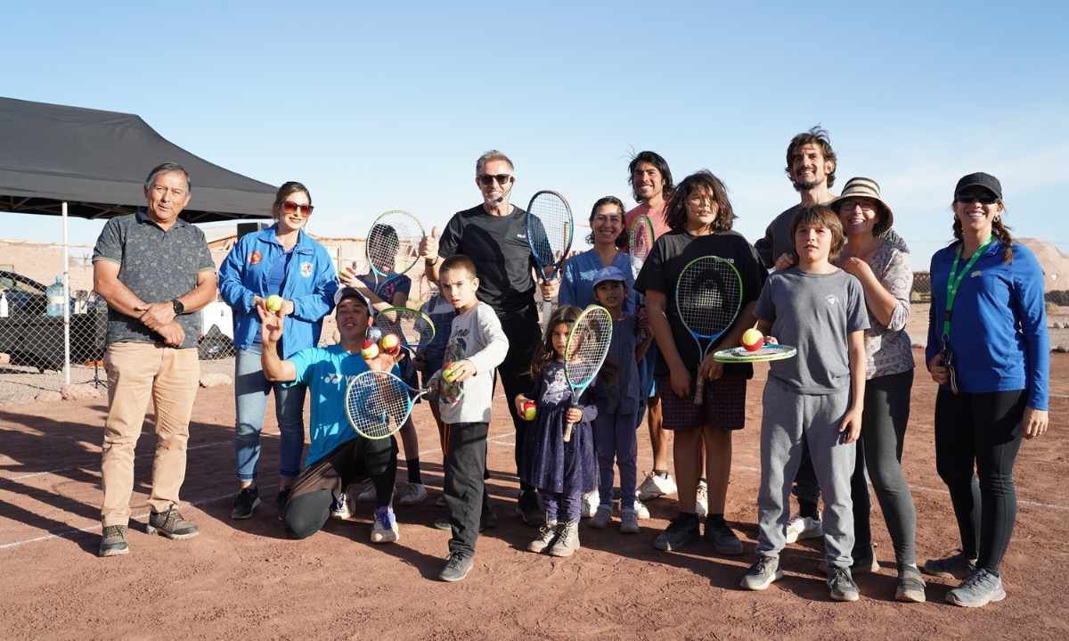 Horacio de la Peña realizó charla y clínica de tenis en San Pedro de Atacama