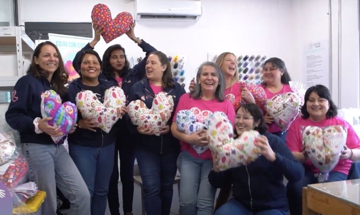 Cojín con corazón: almohadas terapéuticas para pacientes con cáncer de mama