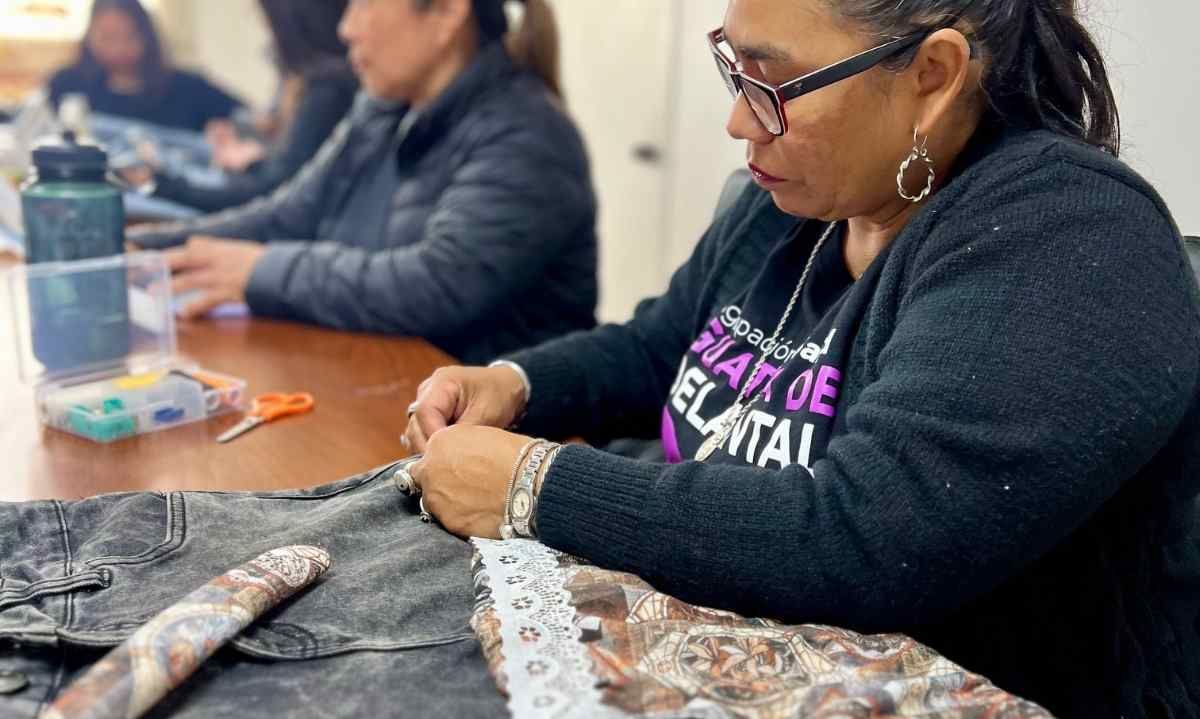 Agrupación "Guatitas de Delantal" prepara desfile de moda con ropa reciclada de la mano de Oxiquim