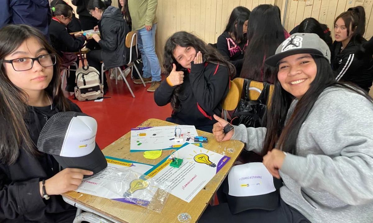 Niñas exploran nuevas perspectivas vocacionales con talleres de domótica